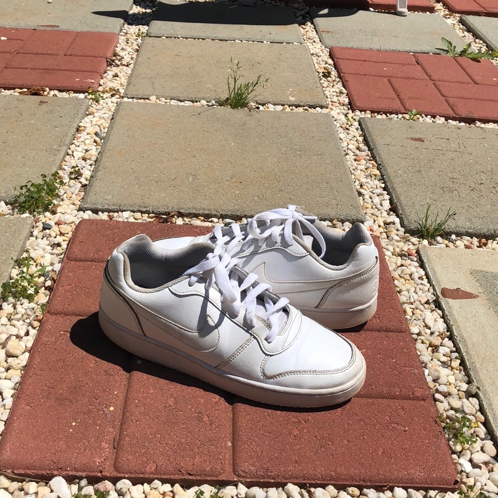 White Nike Ebernon Low